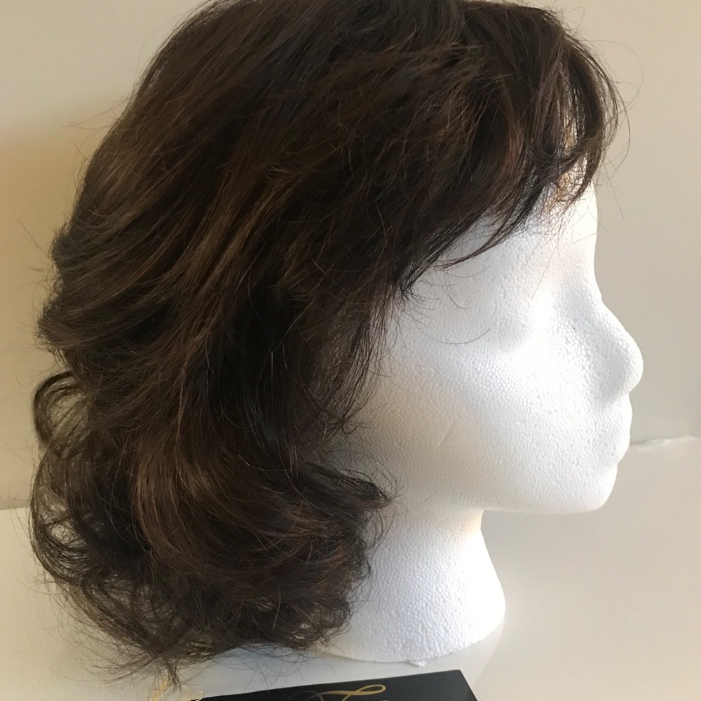 Woman’s LUXURY WIG Tony of Beverly